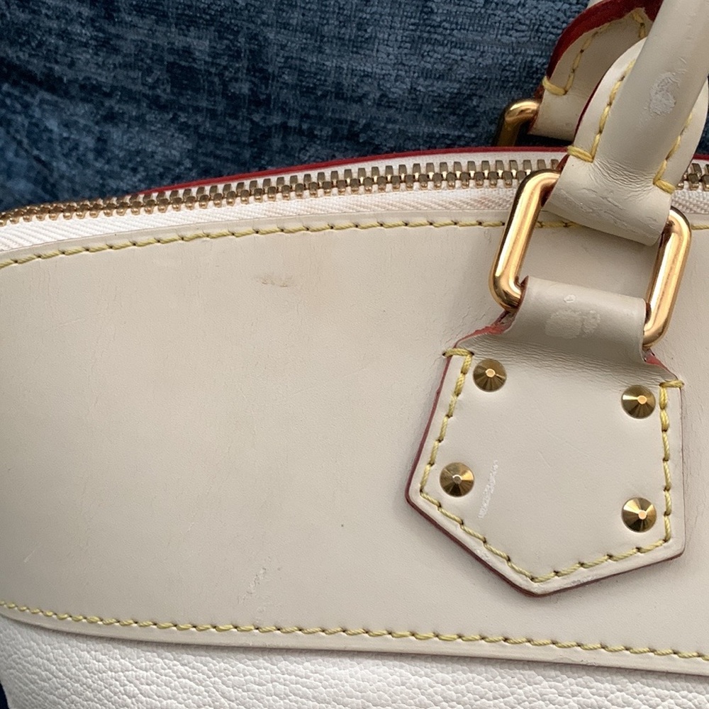 Louis Vuitton Suhali Lockit Bag in Preloved condition - Picture 15 of 16